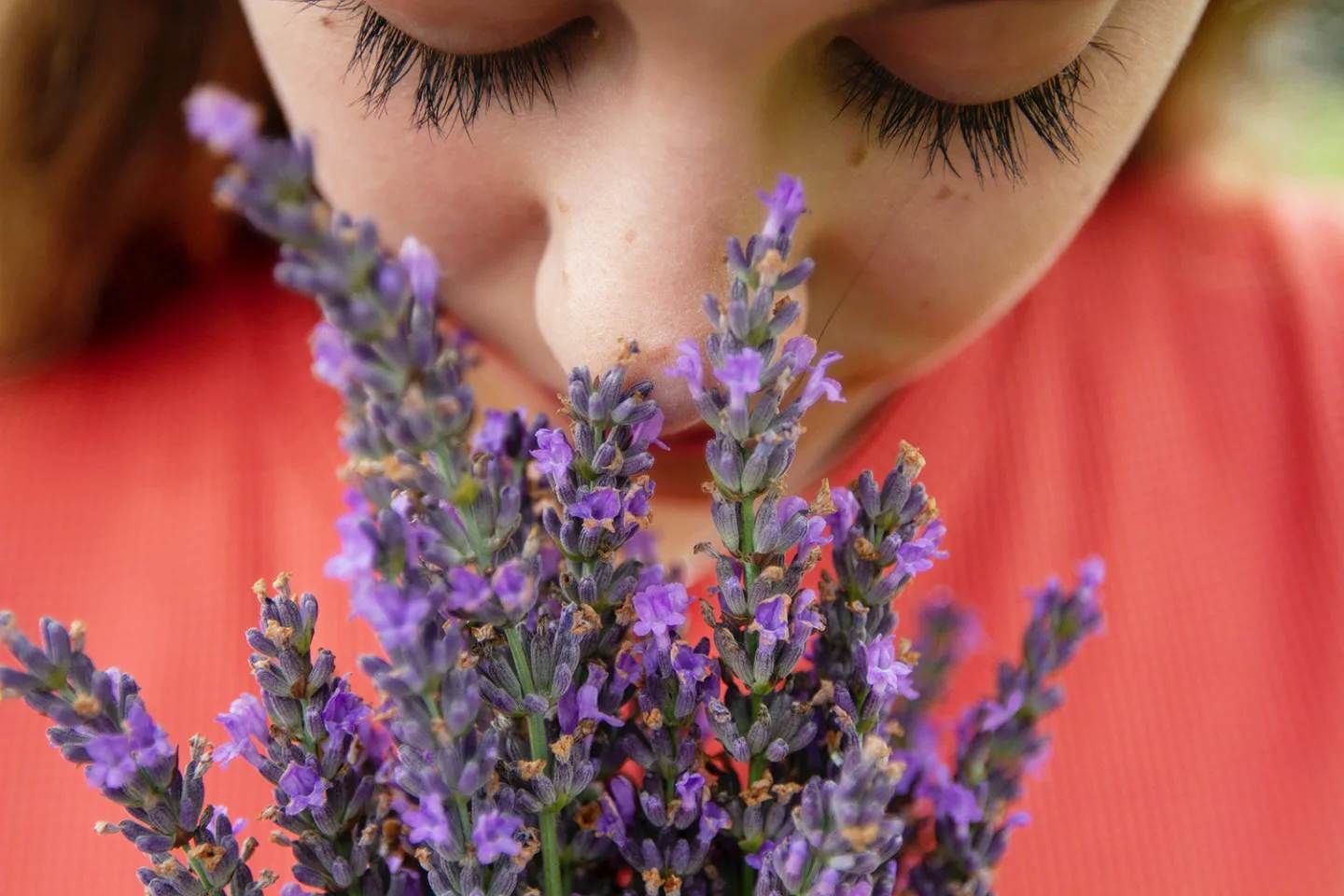 Castor Oil Helps Rebuild Eyelashes